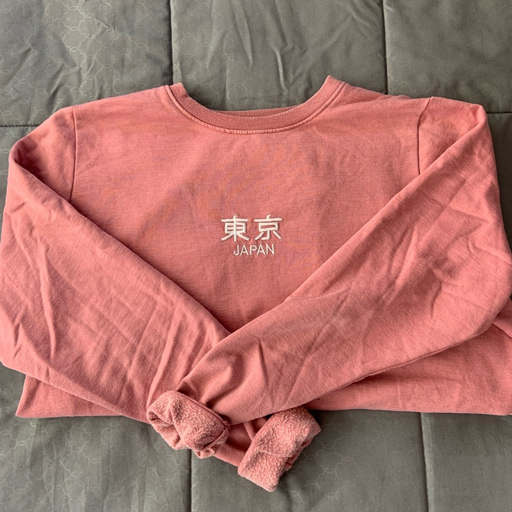 ‘Japan’ Salmon colored crew neck